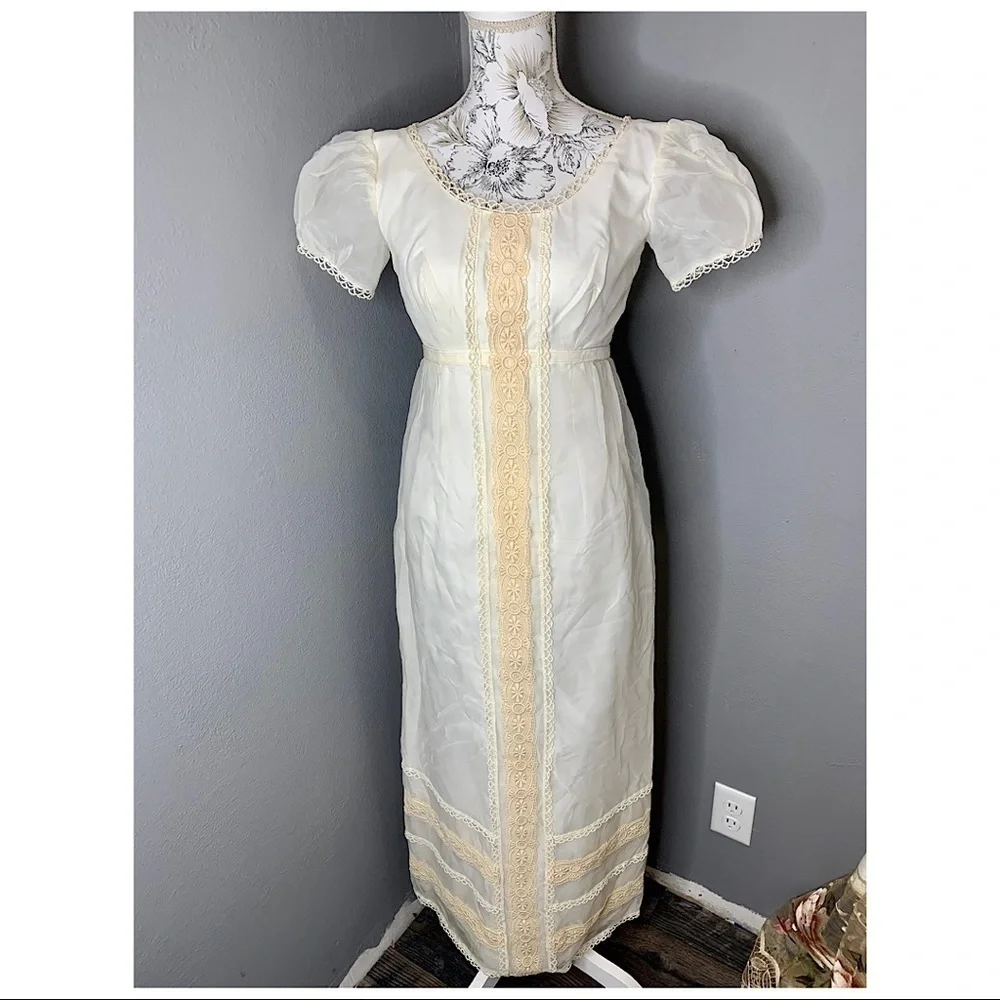 vintage 60s wedding dress 70s Gown Traditional Button Back Demure Detachable Train S 1960's Wedding Dress ,classic 60's